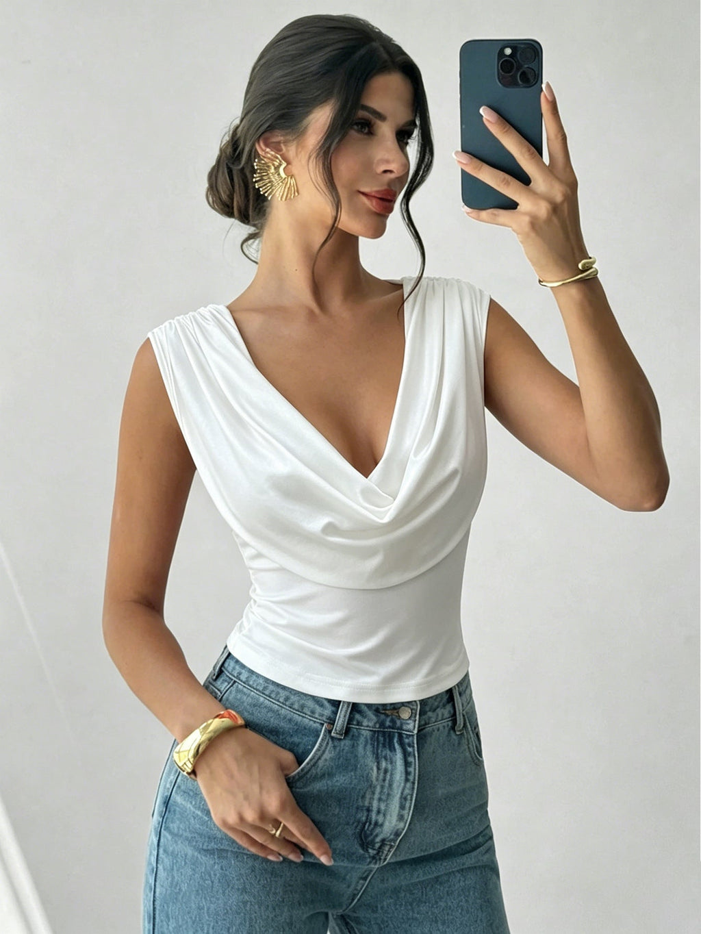 Sleeveless shirt