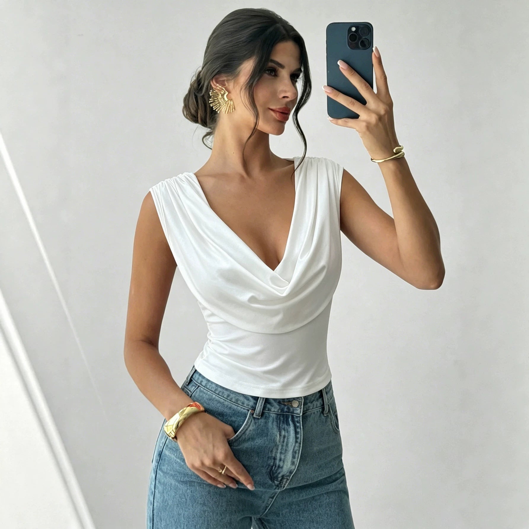 Sleeveless shirt
